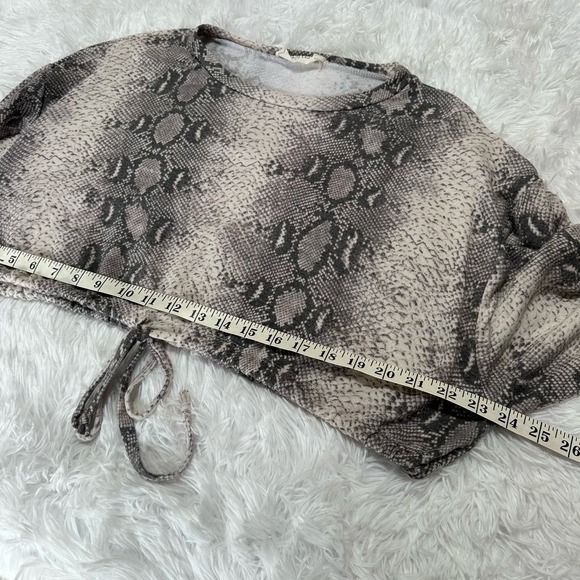 Audrey 3 + 1 Cropped Blouse with tie front Size Medium - Picture 5 of 9